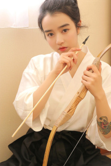 在野外被三个男人躁一夜